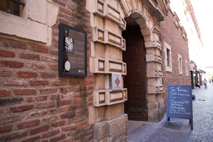 Plongez dans l'histoire de l'Hôtel Reynes, avec un historien local pour les journées du patrimoine - Expérience Tarn