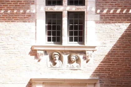 Plongez dans l'histoire de l'Hôtel Reynes, avec un historien local pour les journées du patrimoine - Expérience Tarn