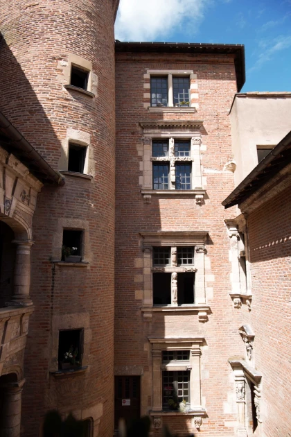 Plongez dans l'histoire de l'Hôtel Reynes, avec un historien local pour les journées du patrimoine - Expérience Tarn