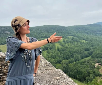 Visite guidée de Puycelsi : la promenade de mademoiselle Augustine - Expérience Tarn