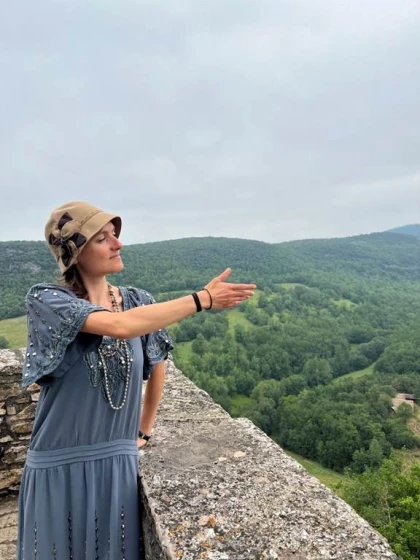 Visite guidée de Puycelsi : la promenade de mademoiselle Augustine - Expérience Tarn