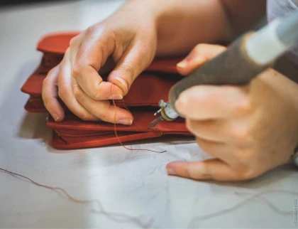 Visite d'une maroquinerie - Les Ateliers Fourès - Expérience Tarn